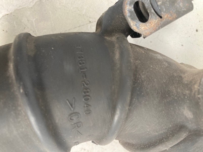 Патрубок воздушного фильтра (гофра) RAV4 2002 A20 2.0 (1AZ-FE)