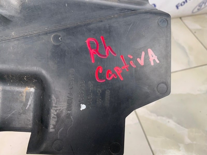 Дефлектор радиатора передний правый Captiva 2009 C100