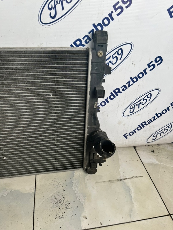 Радиатор ДВС Opel Astra J Радиатор ДВС Opel Astra J