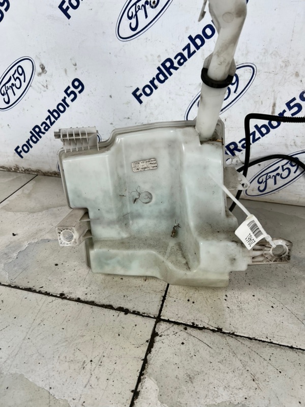 Бачок омывателя Ford Focus 3 CB8