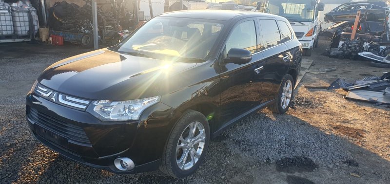 Mitsubishi Outlander III 2013.