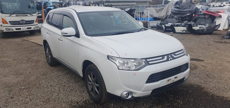 Mitsubishi Outlander III 2013.