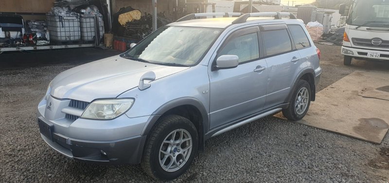 Mitsubishi Outlander 2005.