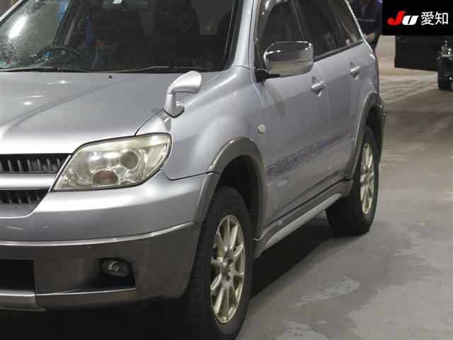Mitsubishi Airtrek 2004.