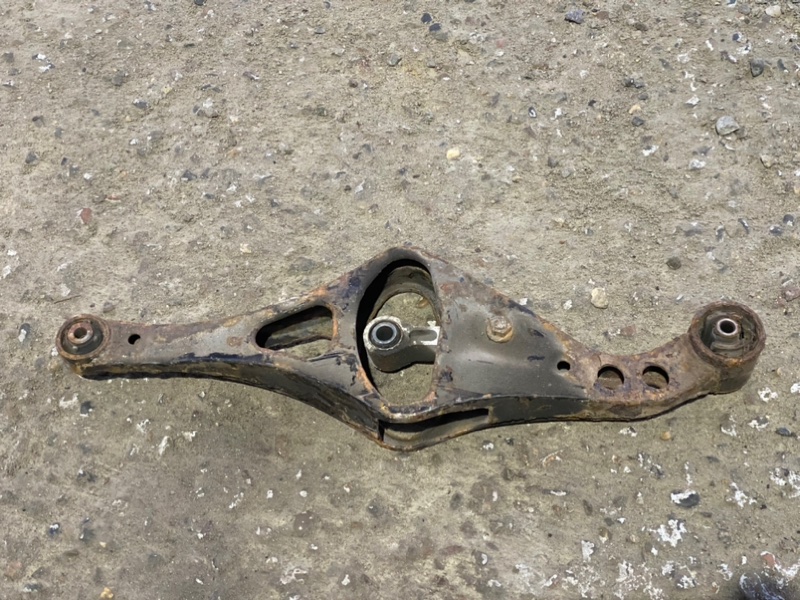 Рычаг поперечный Nissan Primera P12 QG18DE 2005 задний (б/у)