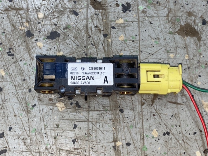 Аирбаг датчик удара Nissan Nissan Pathfinder (б/у) Аирбаг датчик удара Nissan Nissan Pathfinder (б/у)