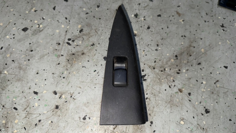 Кнопка стеклоподъёмника Nissan Note ХЭТЧБЕК CR14DE 2006 задняя левая (б/у)