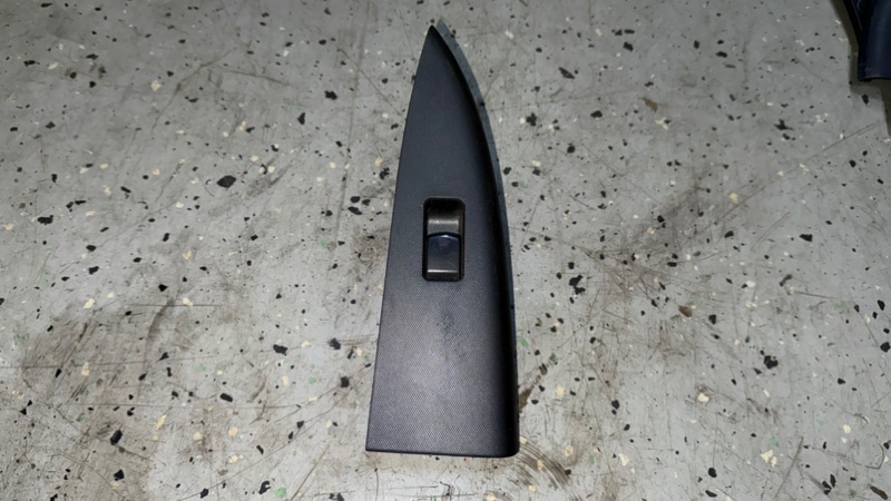 Кнопка стеклоподъёмника Nissan Note ХЭТЧБЕК CR14DE 2006 передняя левая (б/у)