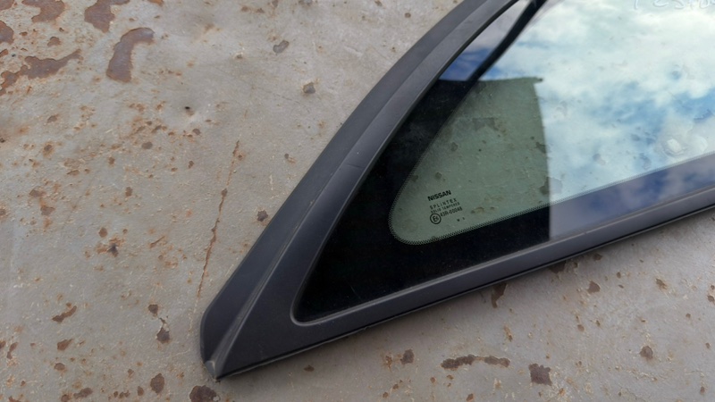 Форточка кузова Nissan Primera P12 УНИВЕРСАЛ QG18DE 2006 задняя правая (б/у)