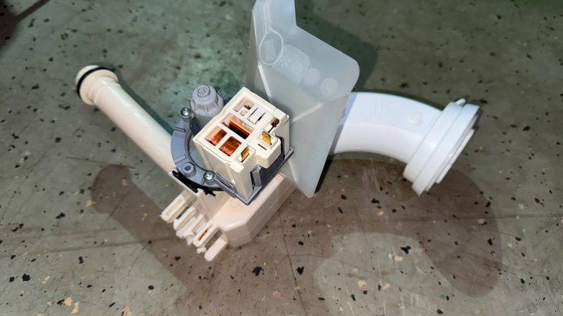 Сливной насос (помпа) стиральной машины Electrolux EWX12540W (б/у) Сливной насос (помпа) стиральной машины Electrolux EWX12540W (б/у)
