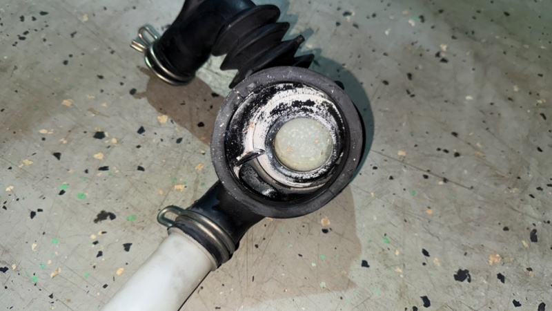 Патрубок сливной стиральной машины Bosch WLF 20261 (б/у) Патрубок сливной стиральной машины Bosch WLF 20261 (б/у)