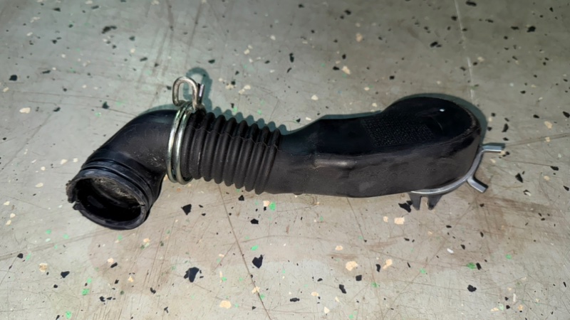 Патрубок заливной стиральной машины Bosch WLF 20261 (б/у) Патрубок заливной стиральной машины Bosch WLF 20261 (б/у)