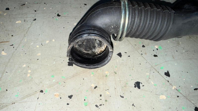 Патрубок заливной стиральной машины Bosch WLF 20261 (б/у) Патрубок заливной стиральной машины Bosch WLF 20261 (б/у)