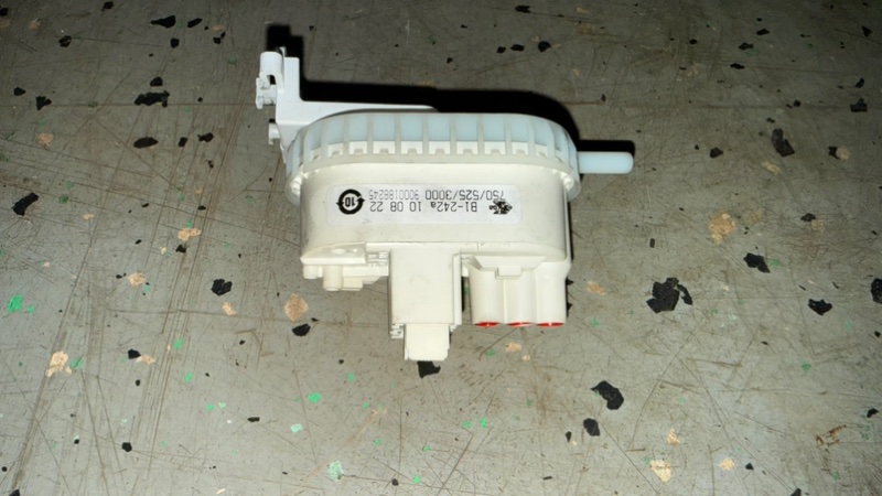 Прессостат стиральной машины Bosch WLF 20261 (б/у) Прессостат стиральной машины Bosch WLF 20261 (б/у)