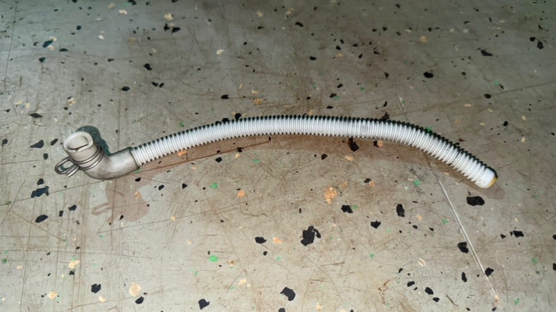 Патрубок заливной стиральной машины Bosch WLF 20261 (б/у) Патрубок заливной стиральной машины Bosch WLF 20261 (б/у)