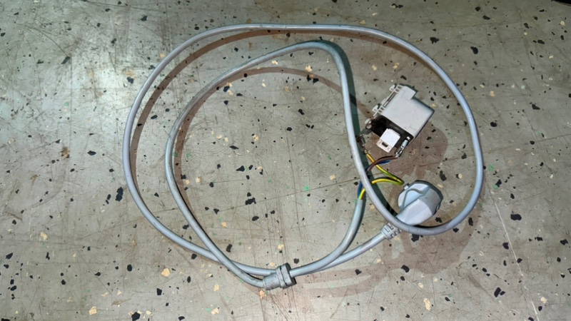 Фильтр сетевой стиральной машины Bosch WLF 20261 (б/у) Фильтр сетевой стиральной машины Bosch WLF 20261 (б/у)