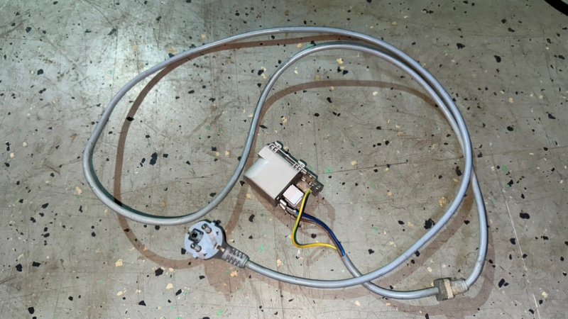 Фильтр сетевой стиральной машины Bosch WLF 20261 (б/у) Фильтр сетевой стиральной машины Bosch WLF 20261 (б/у)