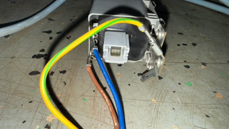 Фильтр сетевой стиральной машины Bosch WLF 20261 (б/у) Фильтр сетевой стиральной машины Bosch WLF 20261 (б/у)