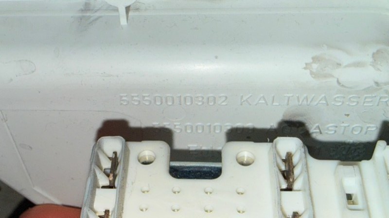 Клапан стиральной машины Bosch WLF 20261 (б/у) Клапан стиральной машины Bosch WLF 20261 (б/у)