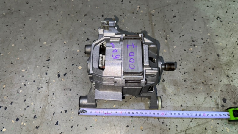 Двигатель (мотор) стиральной машины Bosch WLF 20261 (б/у) Двигатель (мотор) стиральной машины Bosch WLF 20261 (б/у)