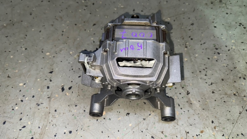 Двигатель (мотор) стиральной машины Bosch WLF 20261 (б/у) Двигатель (мотор) стиральной машины Bosch WLF 20261 (б/у)