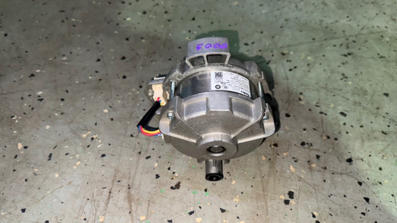 Двигатель (мотор) стиральной машины Haier HW70-BP12969A (б/у) Двигатель (мотор) стиральной машины Haier HW70-BP12969A (б/у)