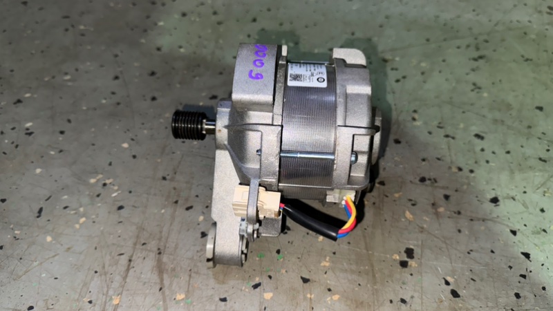 Двигатель (мотор) стиральной машины Haier HW70-BP12969A (б/у) Двигатель (мотор) стиральной машины Haier HW70-BP12969A (б/у)