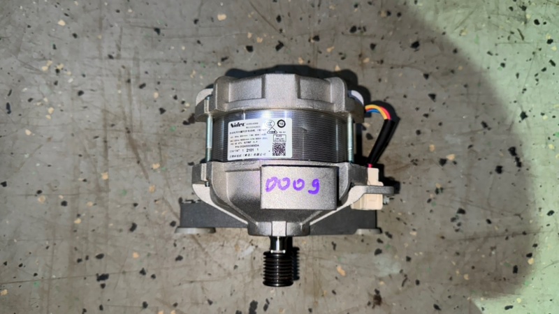 Двигатель (мотор) стиральной машины Haier HW70-BP12969A (б/у) Двигатель (мотор) стиральной машины Haier HW70-BP12969A (б/у)