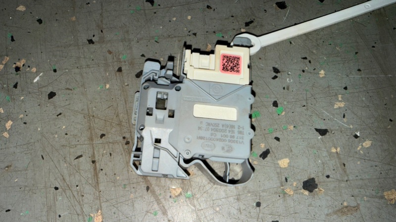 Замок люка (убл) стиральной машины Haier HW70-BP12969A (б/у) Замок люка (убл) стиральной машины Haier HW70-BP12969A (б/у)