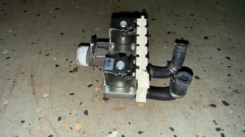 Клапан воды стиральной машины Haier HW70-BP12969A (б/у) Клапан воды стиральной машины Haier HW70-BP12969A (б/у)