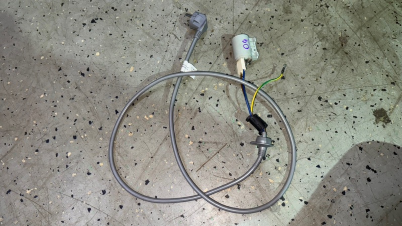 Фильтр сетевой стиральной машины Haier HW70-BP12969A (б/у) Фильтр сетевой стиральной машины Haier HW70-BP12969A (б/у)