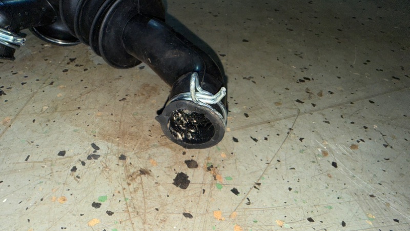 Патрубок сливной стиральной машины Haier HW70-BP12969A (б/у) Патрубок сливной стиральной машины Haier HW70-BP12969A (б/у)