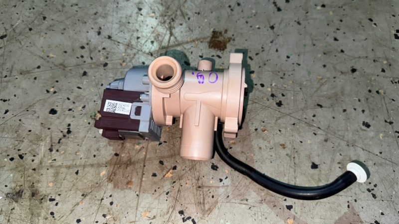 Сливной насос (помпа) стиральной машины Haier HW70-BP12969A (б/у) Сливной насос (помпа) стиральной машины Haier HW70-BP12969A (б/у)