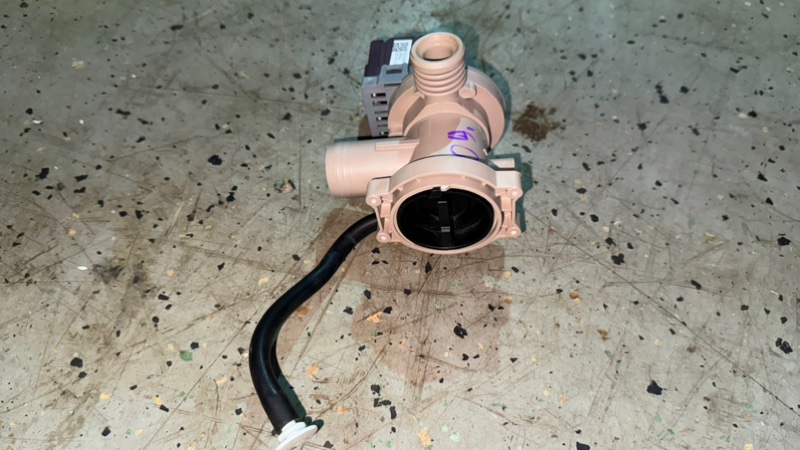 Сливной насос (помпа) стиральной машины Haier HW70-BP12969A (б/у) Сливной насос (помпа) стиральной машины Haier HW70-BP12969A (б/у)