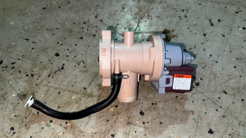 Сливной насос (помпа) стиральной машины Haier HW70-BP12969A (б/у) Сливной насос (помпа) стиральной машины Haier HW70-BP12969A (б/у)