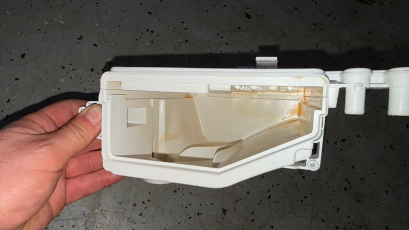 Порошкоприемник лоток стиральной машины Haier HW70-BP12969A (б/у) Порошкоприемник лоток стиральной машины Haier HW70-BP12969A (б/у)