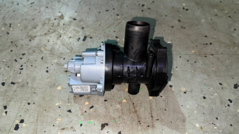 Сливной насос (помпа) стиральной машины Indesit IWSD 5085 (б/у)