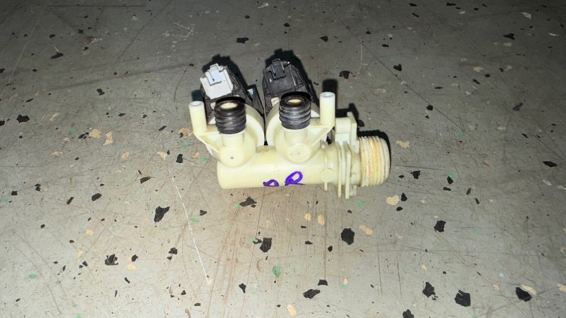 Клапан воды стиральной машины Indesit IWSD 5085 (б/у) Клапан воды стиральной машины Indesit IWSD 5085 (б/у)