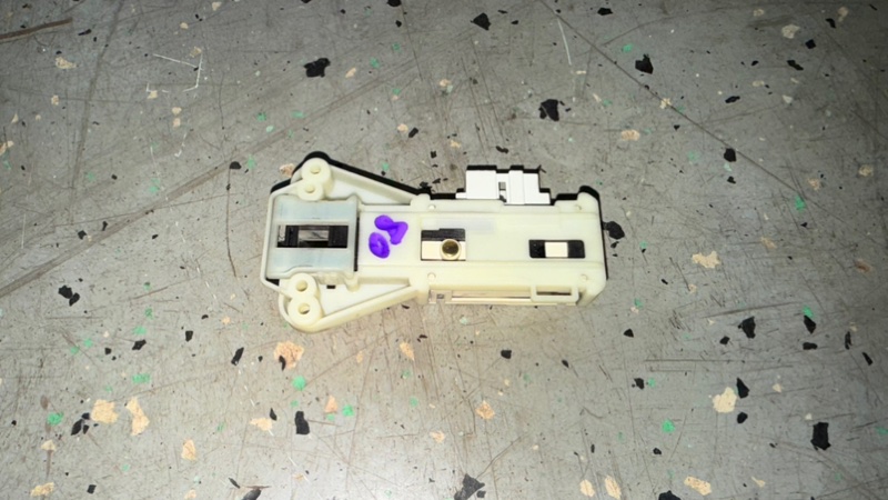 Замок люка (убл) стиральной машины Indesit IWSD 5085 (б/у)