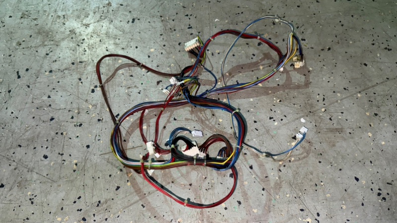 Жгут (провода) стиральной машины Indesit IWSD 5085 (б/у) Жгут (провода) стиральной машины Indesit IWSD 5085 (б/у)