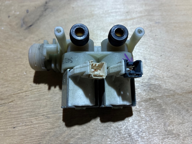 Клапан стиральной машины Indesit WISE 10 (б/у)