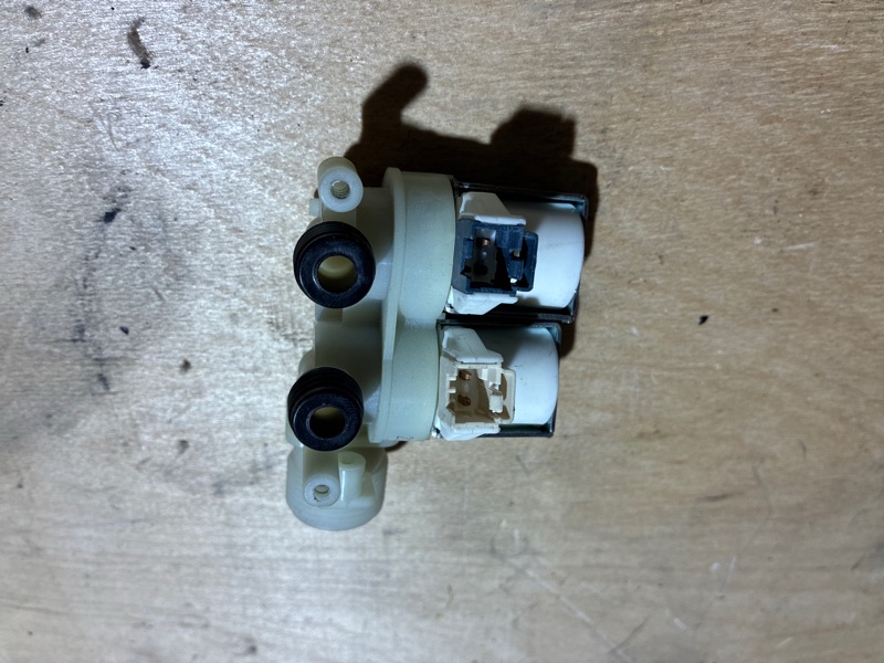 Клапан стиральной машины Hotpoint-Ariston AQSL 09 U (б/у)