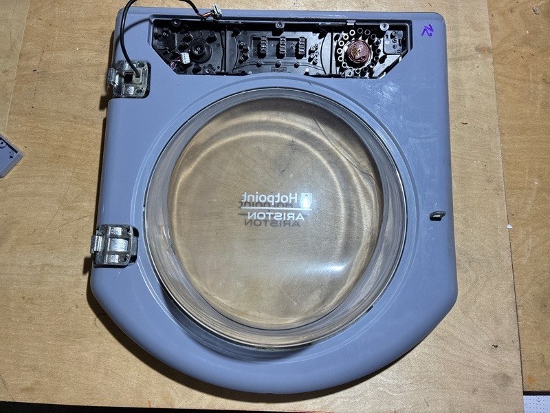 Люк (в сборе) стиральной машины Hotpoint-Ariston AQSL 09 U (б/у)