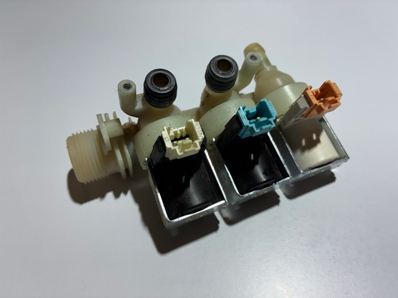 Клапан стиральной машины Hotpoint-Ariston WDD 8640 B (б/у)