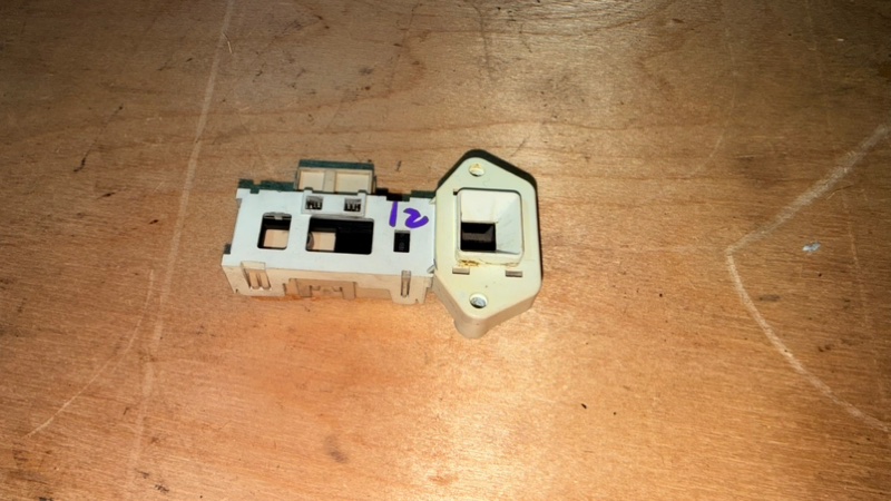 Замок люка (убл) стиральной машины Bosch WFC 2065 (б/у)