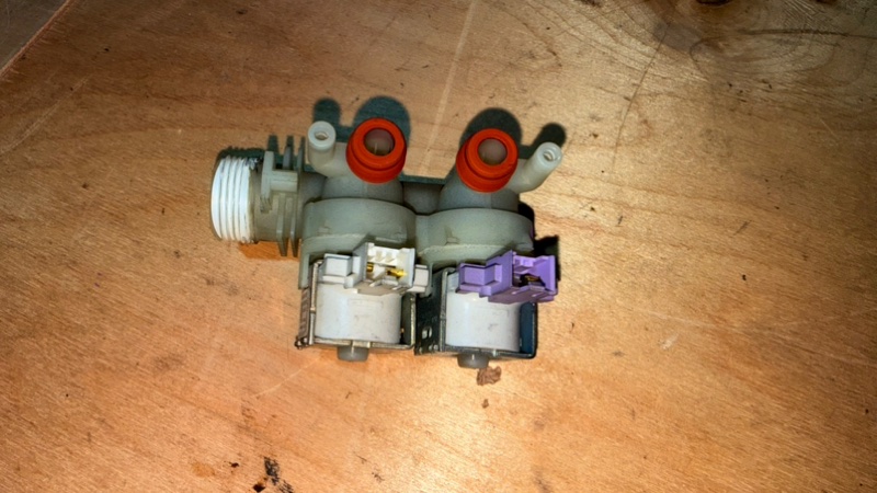 Клапан воды стиральной машины Indesit BWSE 61051 (б/у)