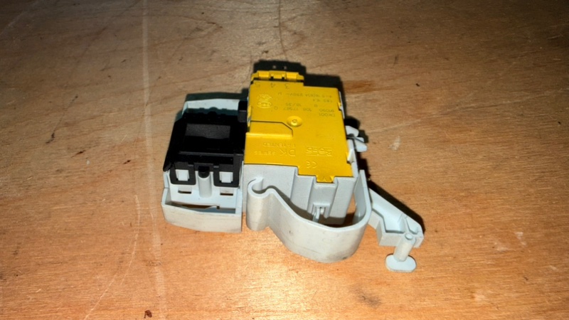 Замок люка (убл) стиральной машины Indesit BWSE 61051 (б/у)