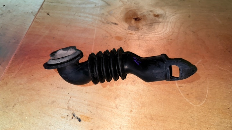 Патрубок заливной стиральной машины Indesit BWSE 61051 (б/у)