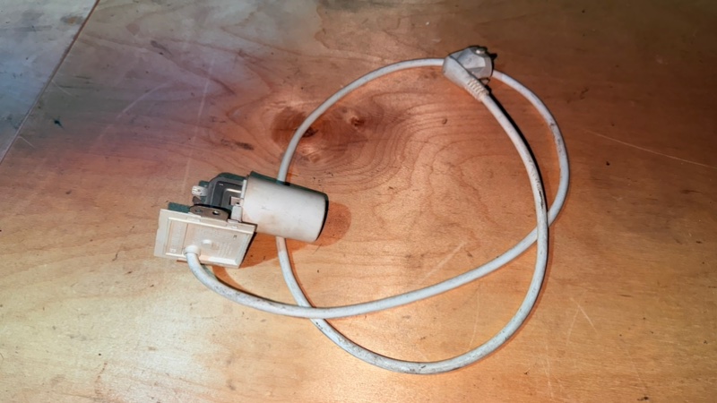 Фильтр сетевой стиральной машины Indesit BWSE 61051 (б/у)