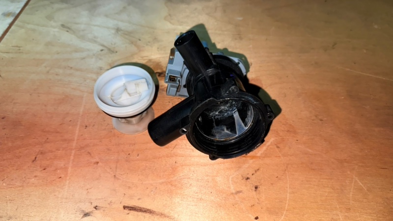 Сливной насос (помпа) стиральной машины Bosch WFC 2063 OE (б/у)